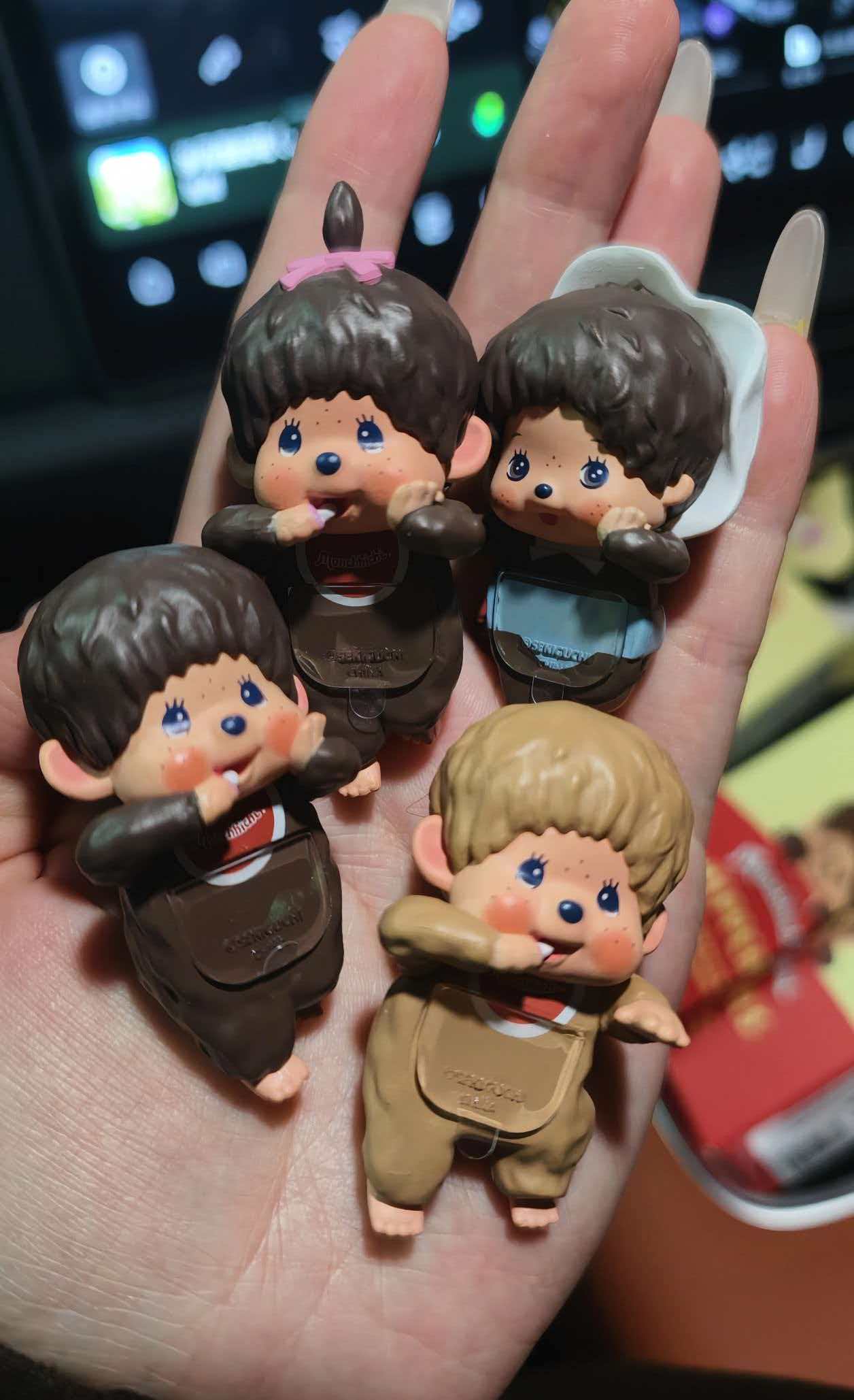 Anime Figure Mengqiqi Lying Po - огляд і ціна Phone Accessories Toys